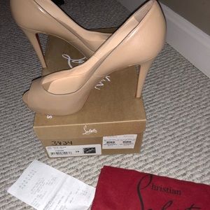 Christian Louboutin Very Prive Nude 39-9 $895